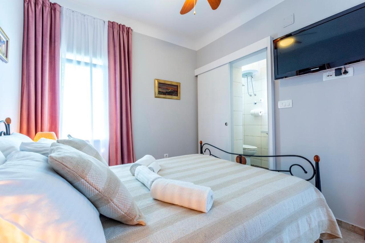 The Three Flowers Pool House Trogir Eksteriør billede