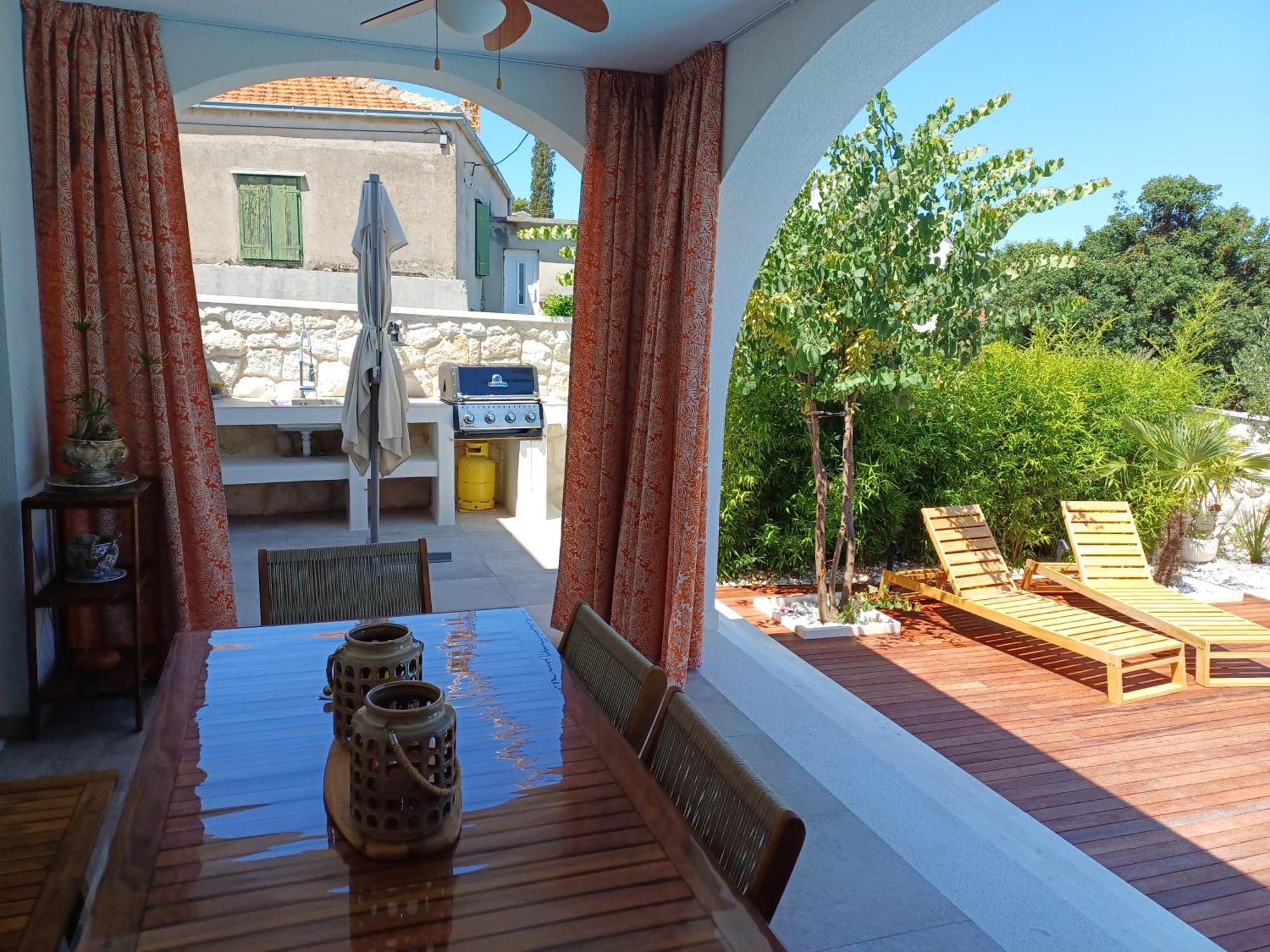 The Three Flowers Pool House Trogir Eksteriør billede